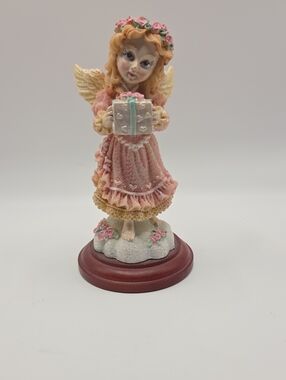 House Of Lloyd Giving Angel.